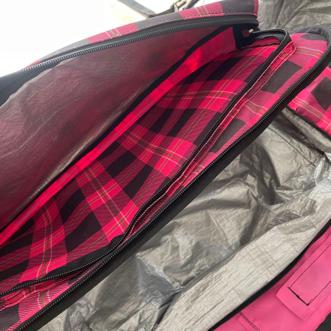 ピンクと黒のチェック スノーボードバッグ