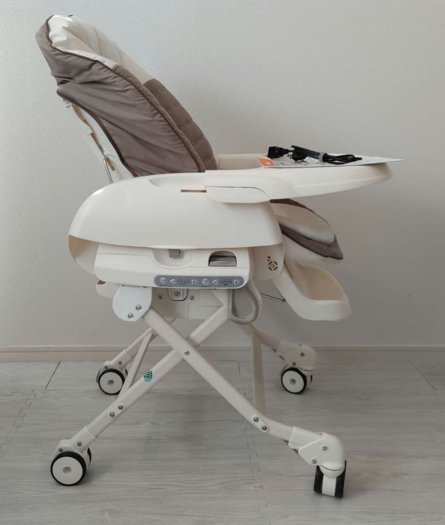 【美品】Combi ネムリラ　AUTO SWING　エッグショック