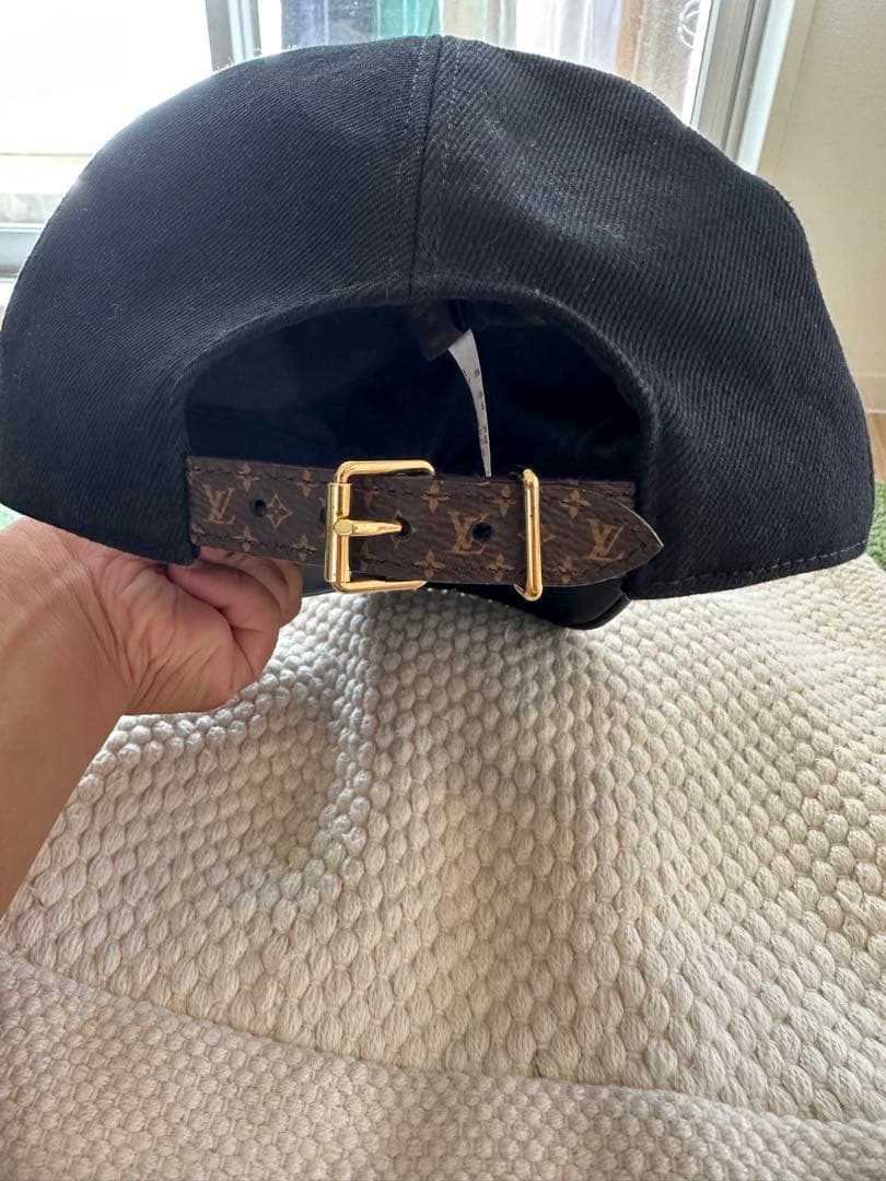 ルイヴィトン　黒の刺繍ロゴキャップ　値下げ