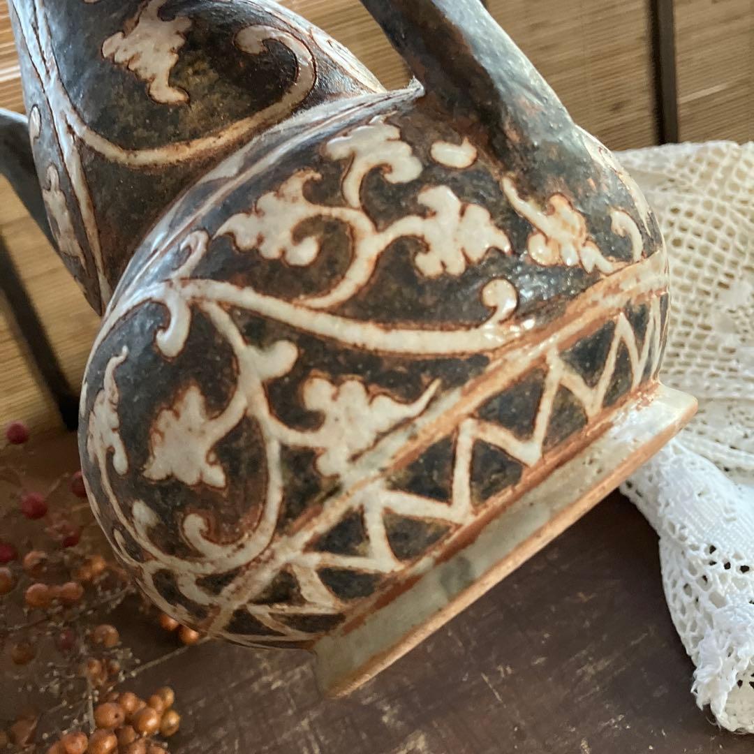 アジア　骨董　水差し　陶器　ヴィンテージ　唐草模様