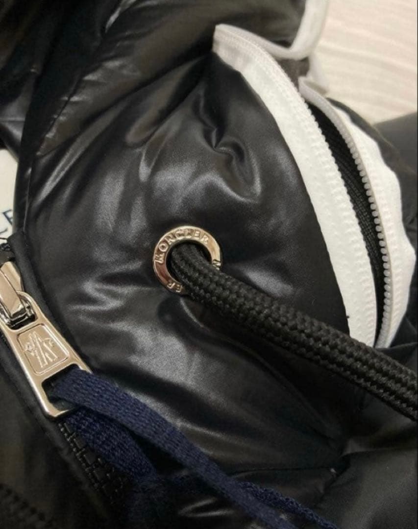 1点のみ【新品本物】サイズ4 モンクレール cardere ブラック カーデーレ