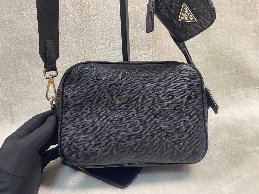 PRADA ブラックナイロンショルダーバッグ