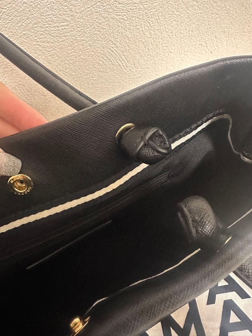 MARC JACOBS ブラックレザーハンドバッグ