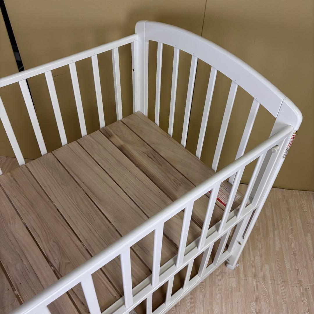 ☆新品に近い☆カトージ　立ちベッド4ポジション　ホワイト　すのこ床板　ハイタイプ