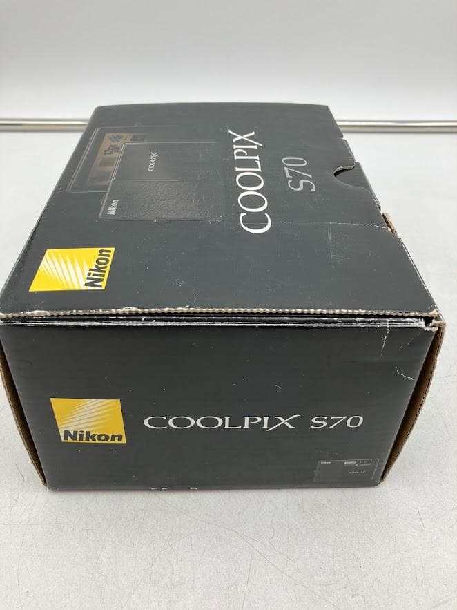 Nikon COOLPIX S70 本体と付属品