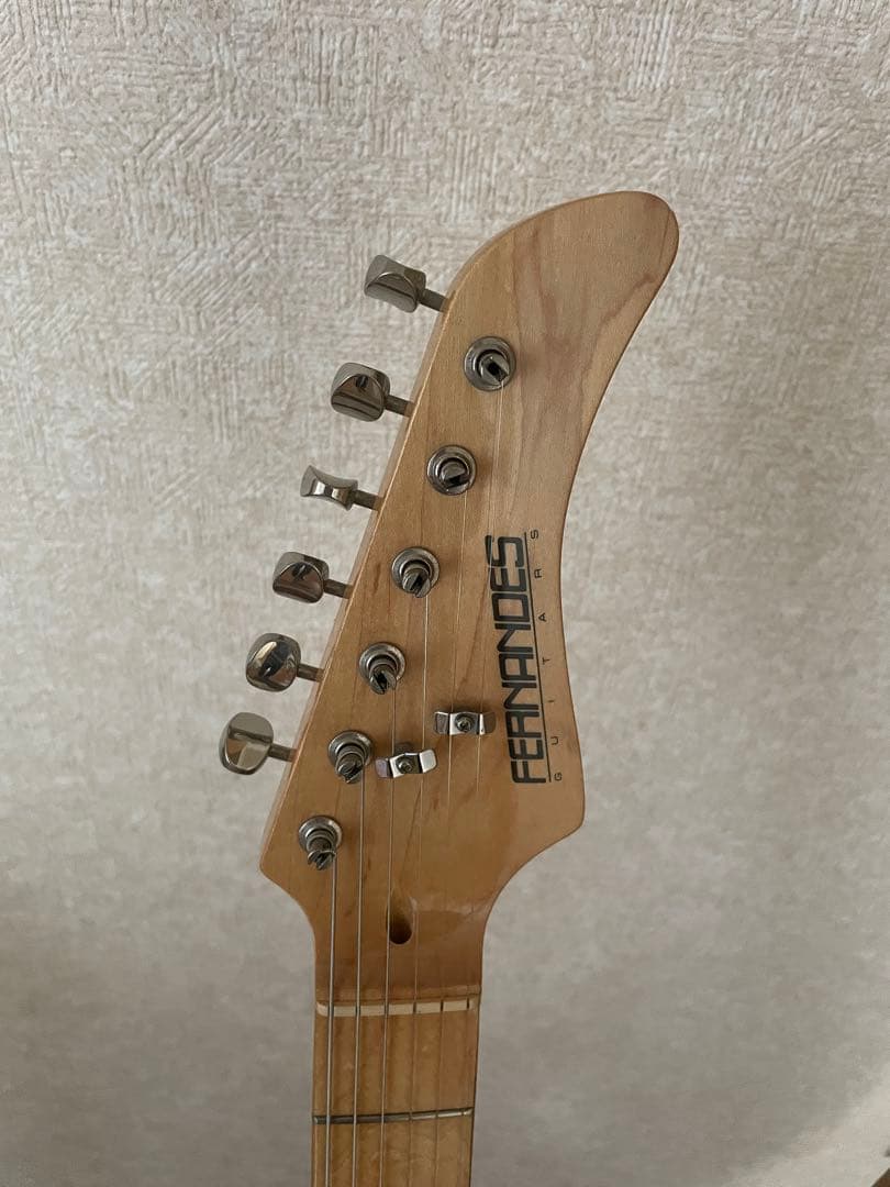 FERNANDES エレキギター　パール　レッド　ストラトキャスタータイプ
