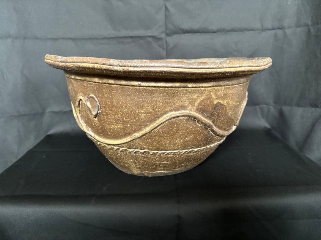 薩摩焼 苗代川 唐草浮出紋 大鉢 黒薩摩 時代物 盆栽 植木鉢 琉球 能野 壷屋