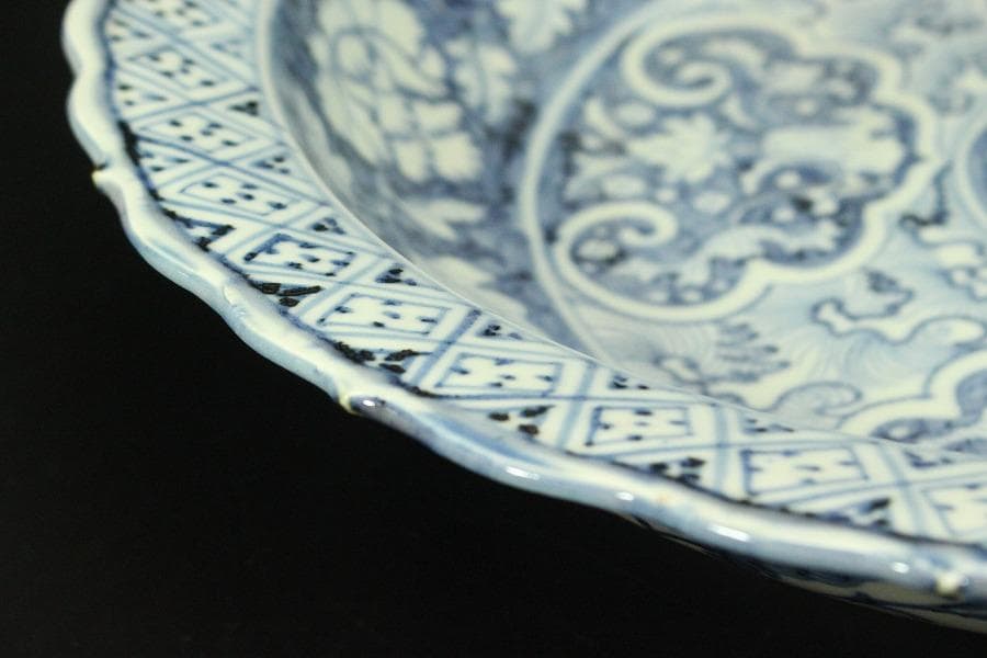 中国美術 青花 纏枝蓮花紋 折口盤(A684)