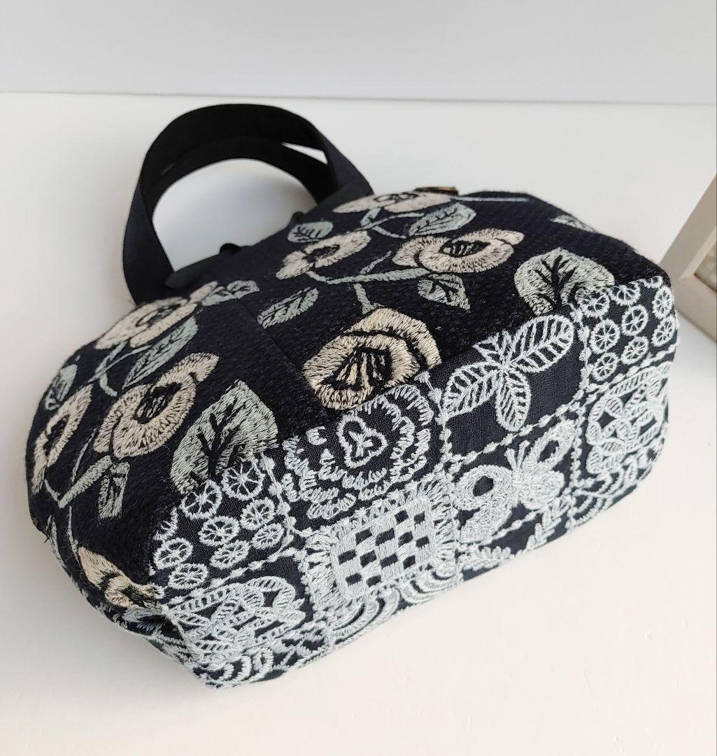 １点のみ　レア　swing camellia　ミニサイズまるいファスナーバッグ