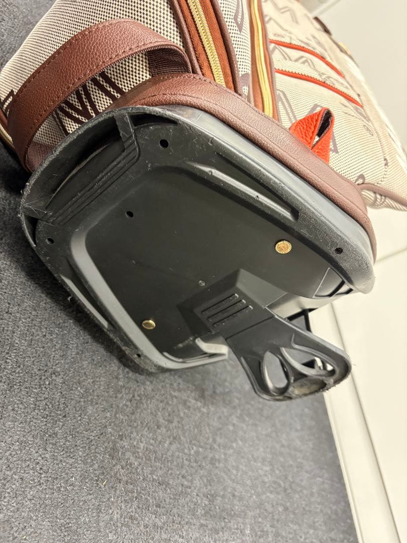 MARK & LONA ゴルフバッグ・キャディバッグ ヘッドカバー付