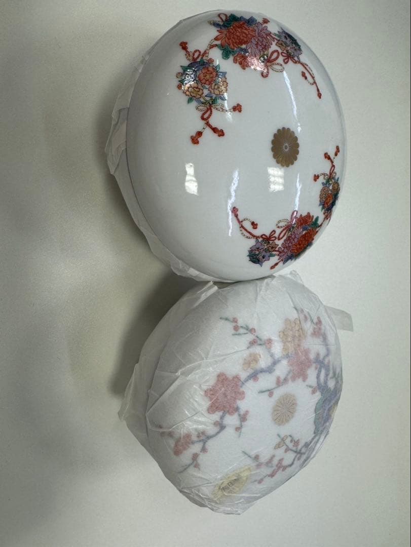 皇室ボンボニエール 菊の御紋入り磁器　二個セット