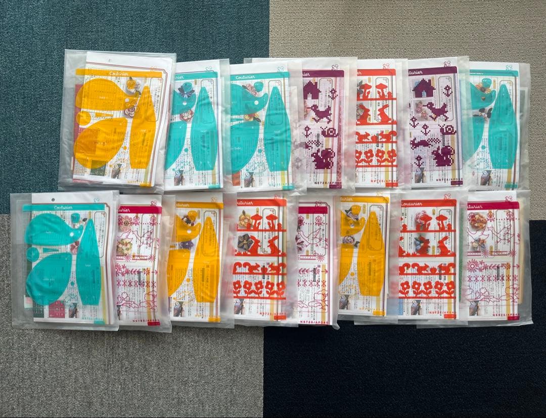 フェリシモ 小さな一輪に個性がキラリ つまみ細工の花図鑑の会