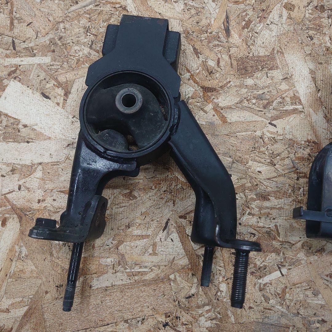 トヨタ ノア ヴォクシー ZRR70 ZRR70W エンジンマウント　中古セット