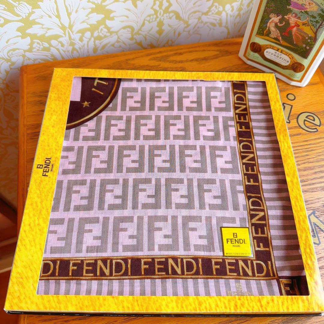 新品FENDI フェンディ　ロゴ入り総柄　ハンカチ　ピンク　ベージュ2枚セット
