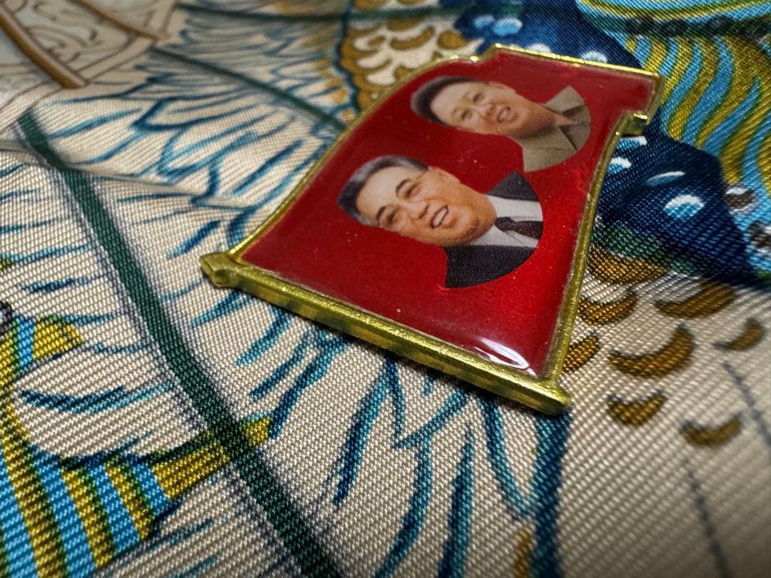 北朝鮮 バッジ