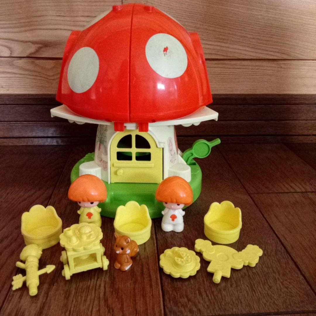 881【きのこのレストラン】白と黄色い服のきのこちゃん付き