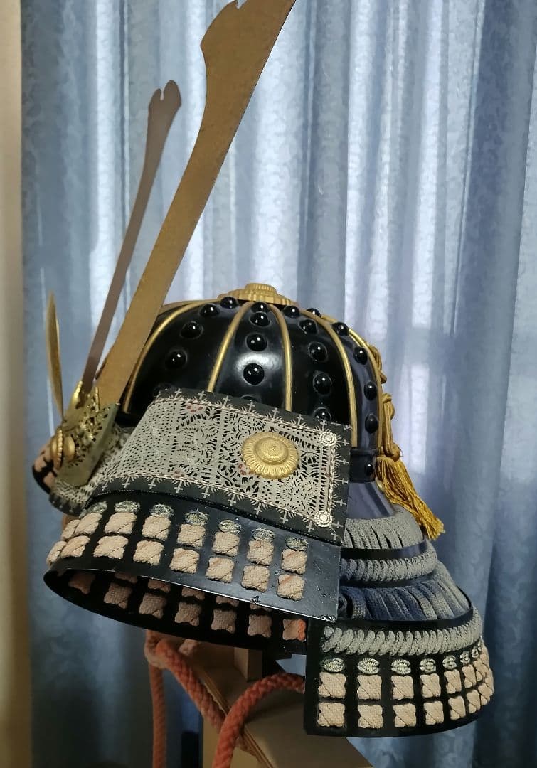 鎧　甲冑の兜　鎧兜　侍　武将