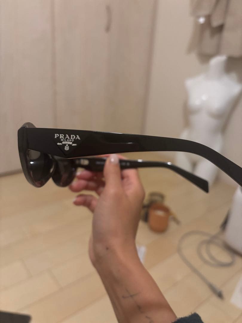 PRADA サングラスSPR 26Zトライアングルロゴ BLACK