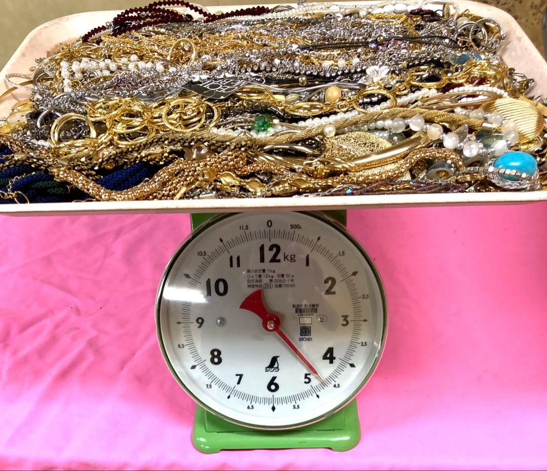 アクセサリーまとめ売り【約4Kg】