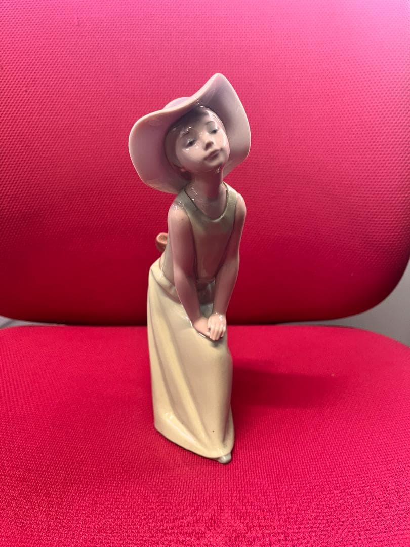 LLADRÓ　リヤドロ　鏡の前で　若草色の少女　スペイン製陶磁器人形