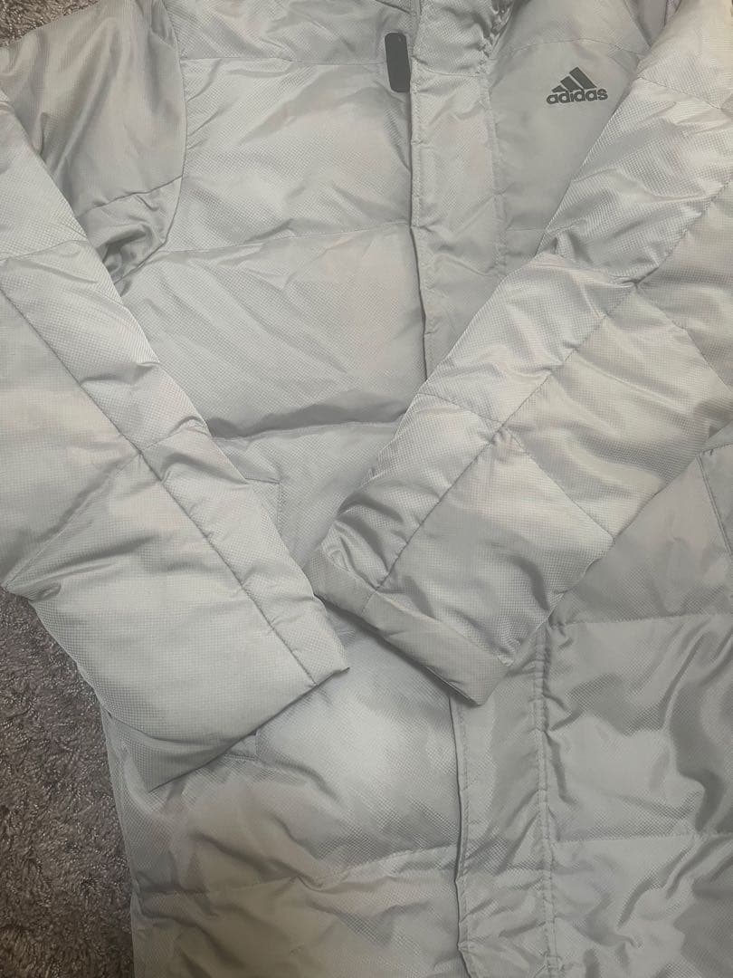 adidas Climaproofダウンベンチコート