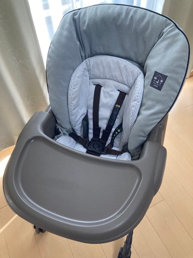 Combi ベビーステーション　手動ハイローチェア　ヒッコリーグレー