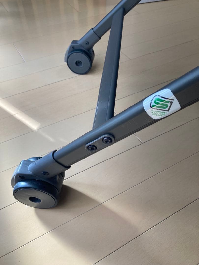 Combi ベビーステーション　手動ハイローチェア　ヒッコリーグレー