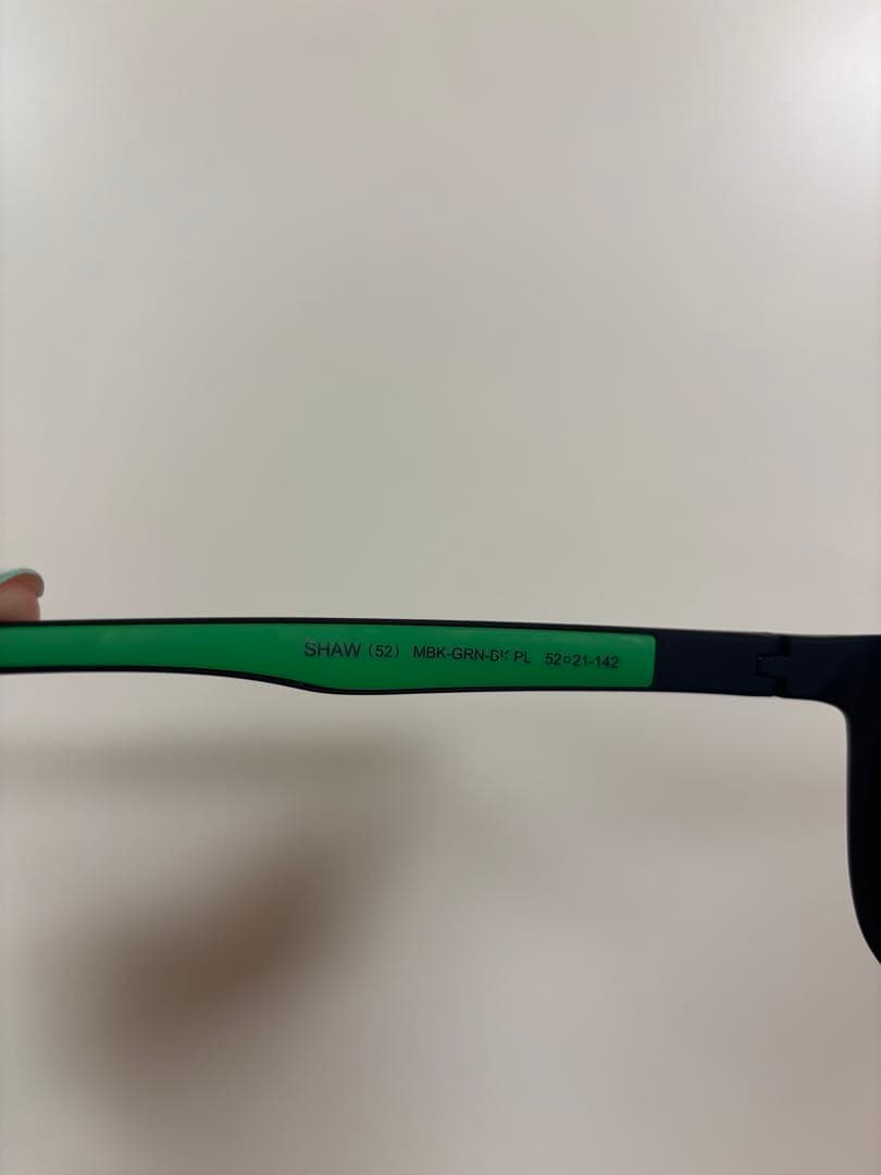 Eyevol 5525サングラス 黒/緑 収納袋付き