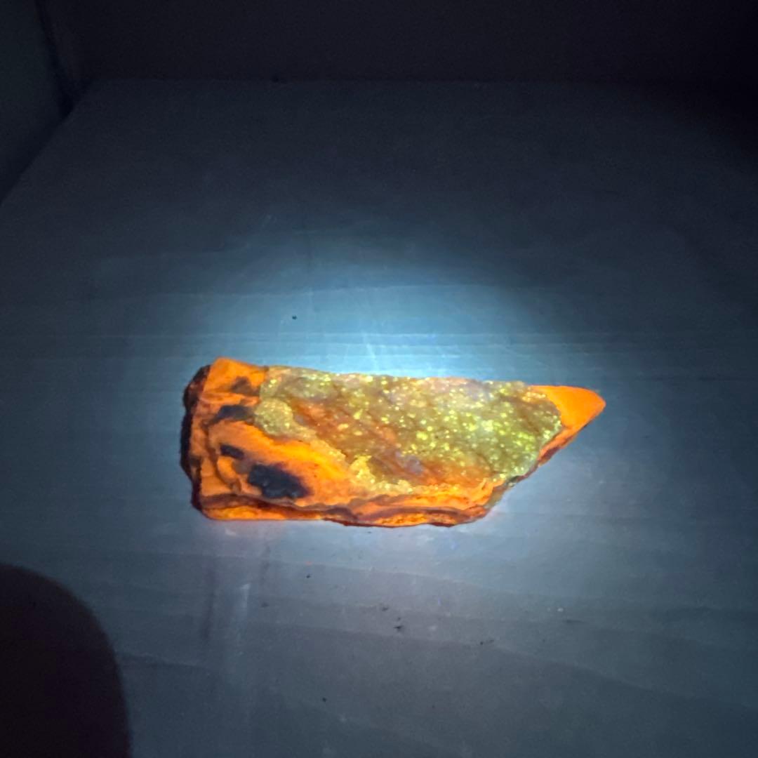 北海道石　然別オパール　蛍光オパール133g