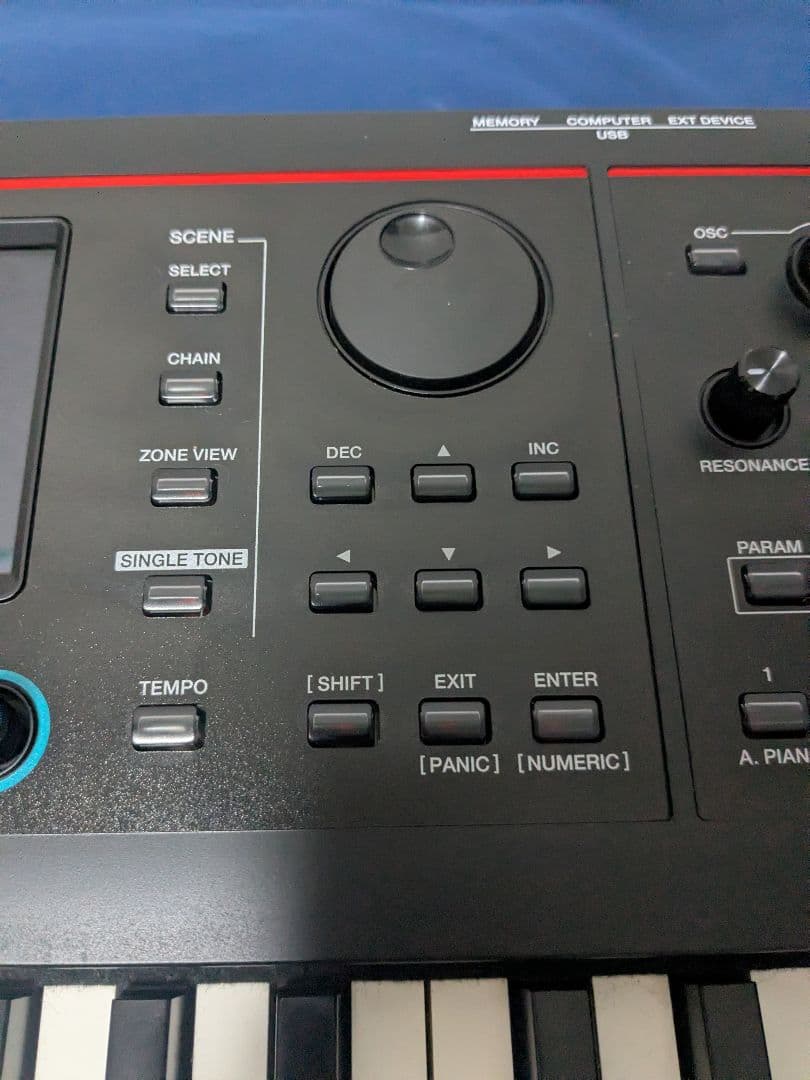 Roland fantom08 88鍵シンセサイザー