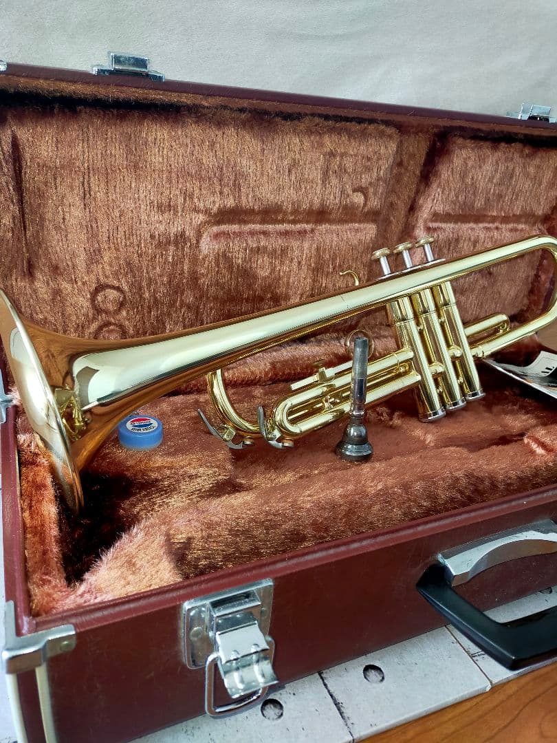 YAMAHA　ヤマハ　トランペット　ytr 235 　金色　ケース付　付属品あり