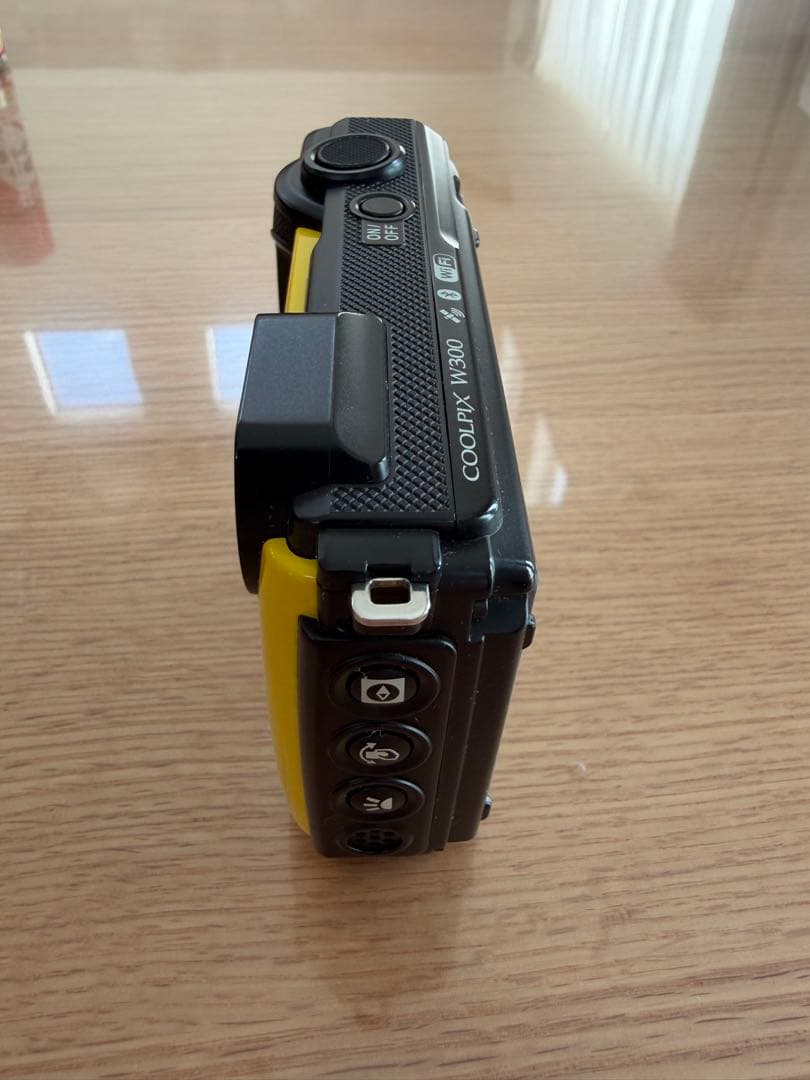 ※本体・バッテリーのみ　Nikon COOLPIX W300 YELLOW
