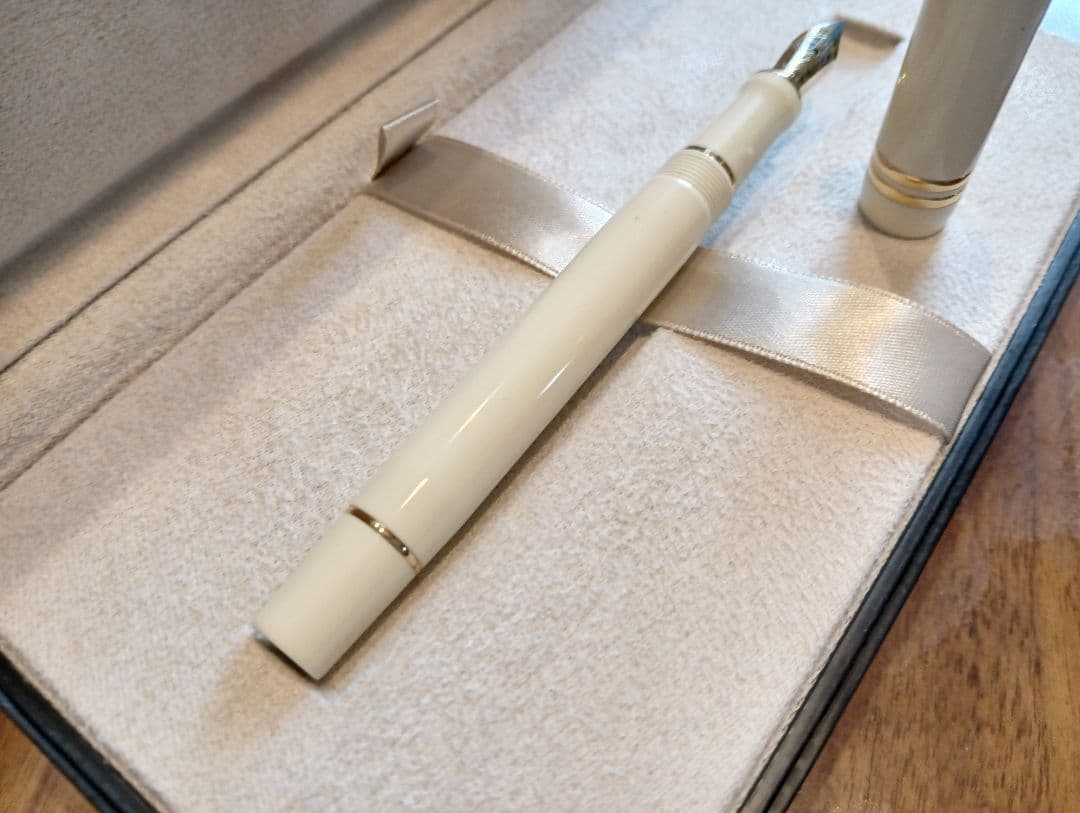 パーカー　デュオフォールド　ホワイト　F