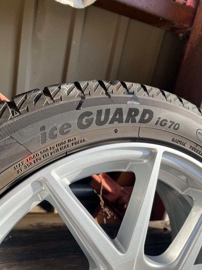 トヨタアクアスタッドレスタイヤホイールセット　ナットつき