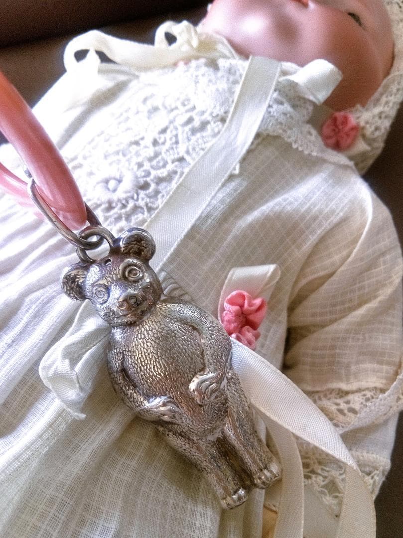 銀のテディベア　シルバー　ラトル　クラシカルデザイン　ヴィクトリアンデザイン