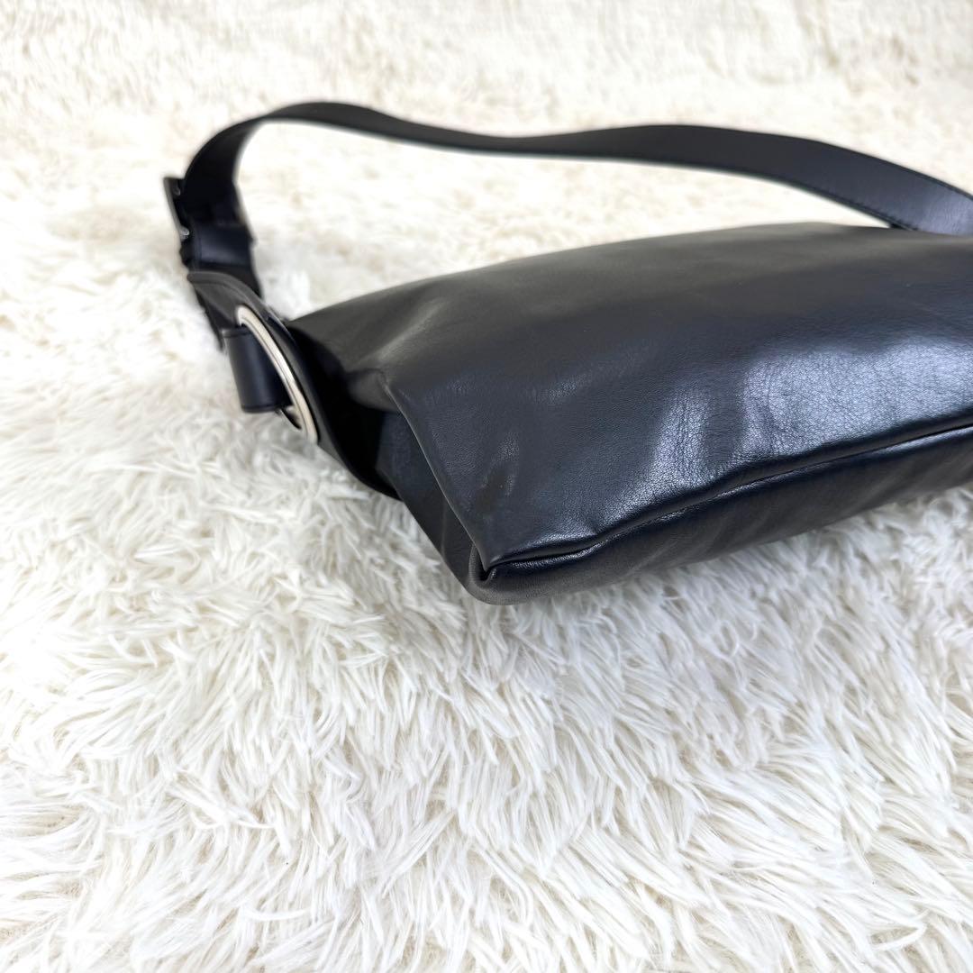 美品 kawa-kawaカワカワ ハトメ ボディバッグ ショルダー レザー 黒