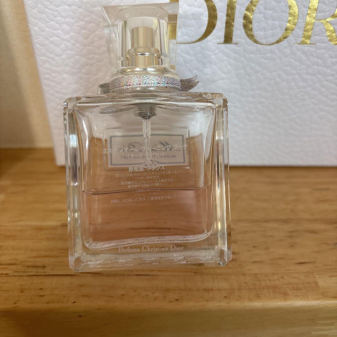 ミス ディオール ブルーミング ブーケ　香水　花