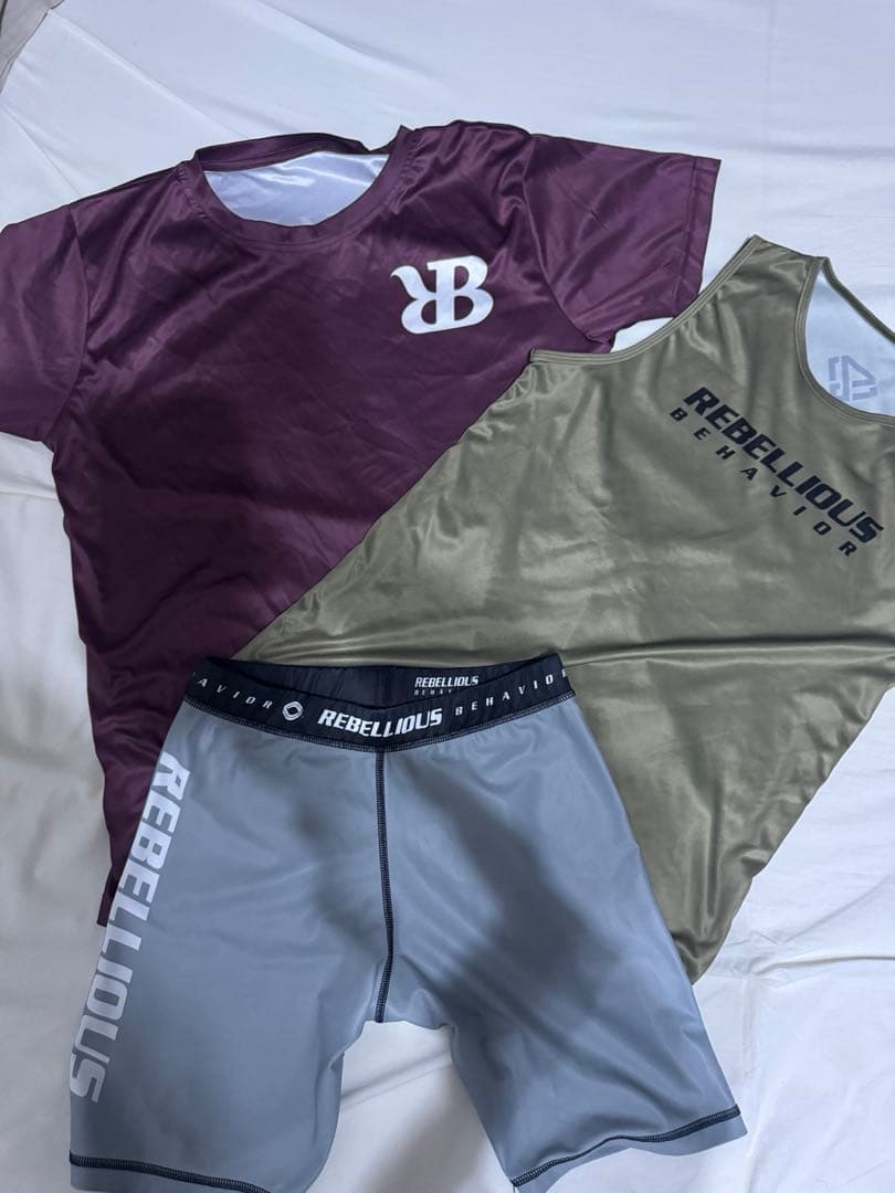 REBELLIOUS BEHAVIOR トレーニングウェア