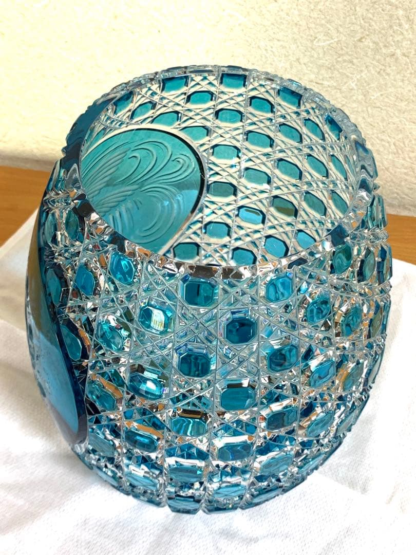 【新品未使用】マイセンクリスタル社　色被せ花瓶「ハチドリ」