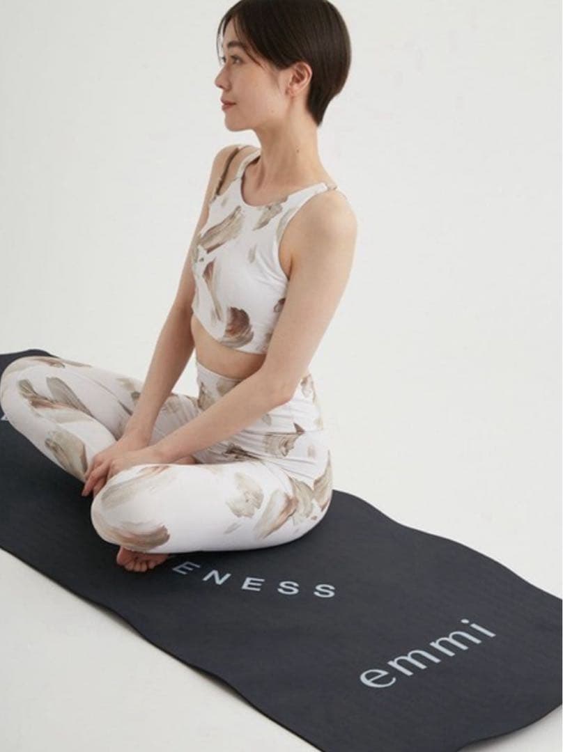 【新品同】emmi yoga　ヨガウェア　マーブルアート柄　アイボリー　水陸両用