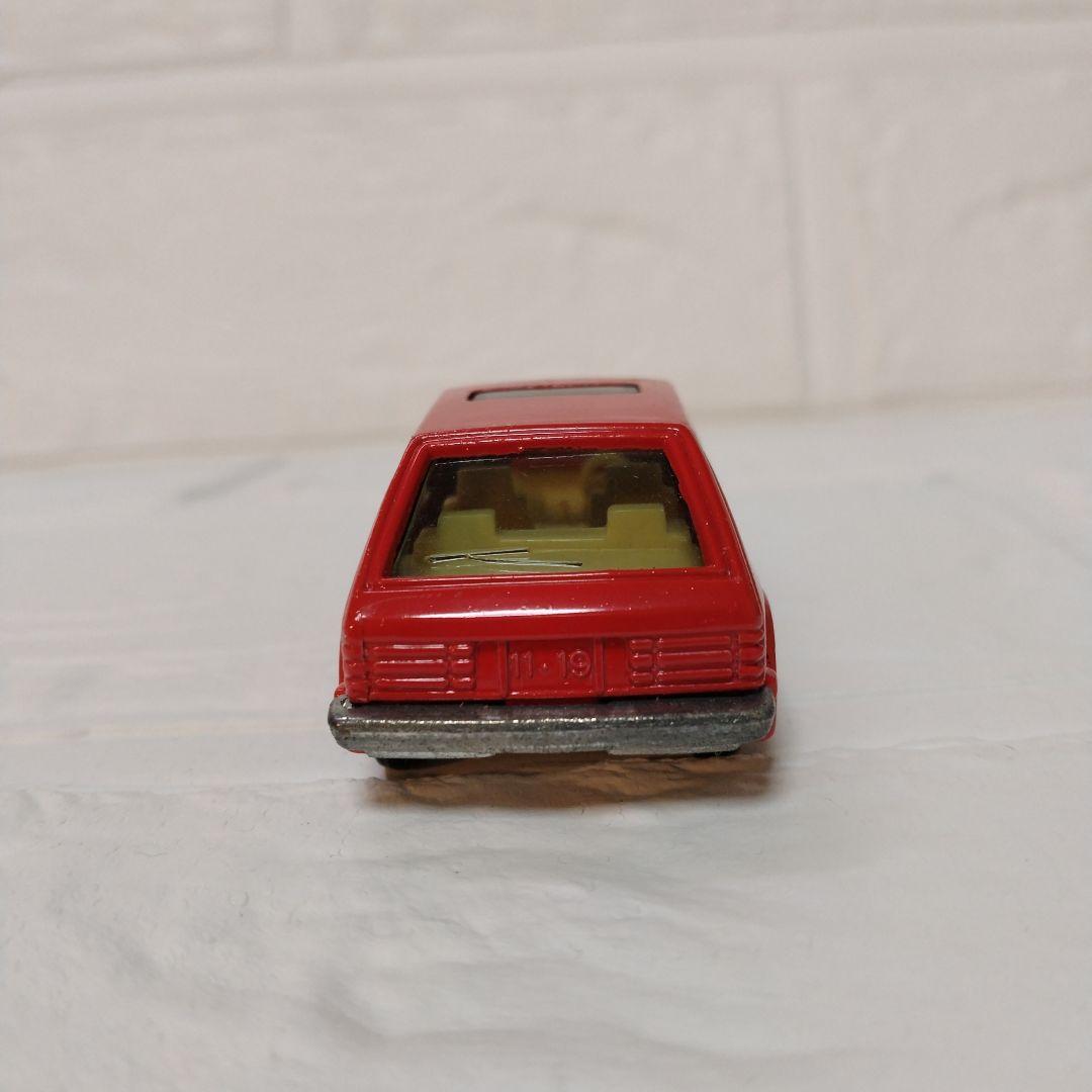 トミカ黒箱　マツダ ファミリア 1500XG