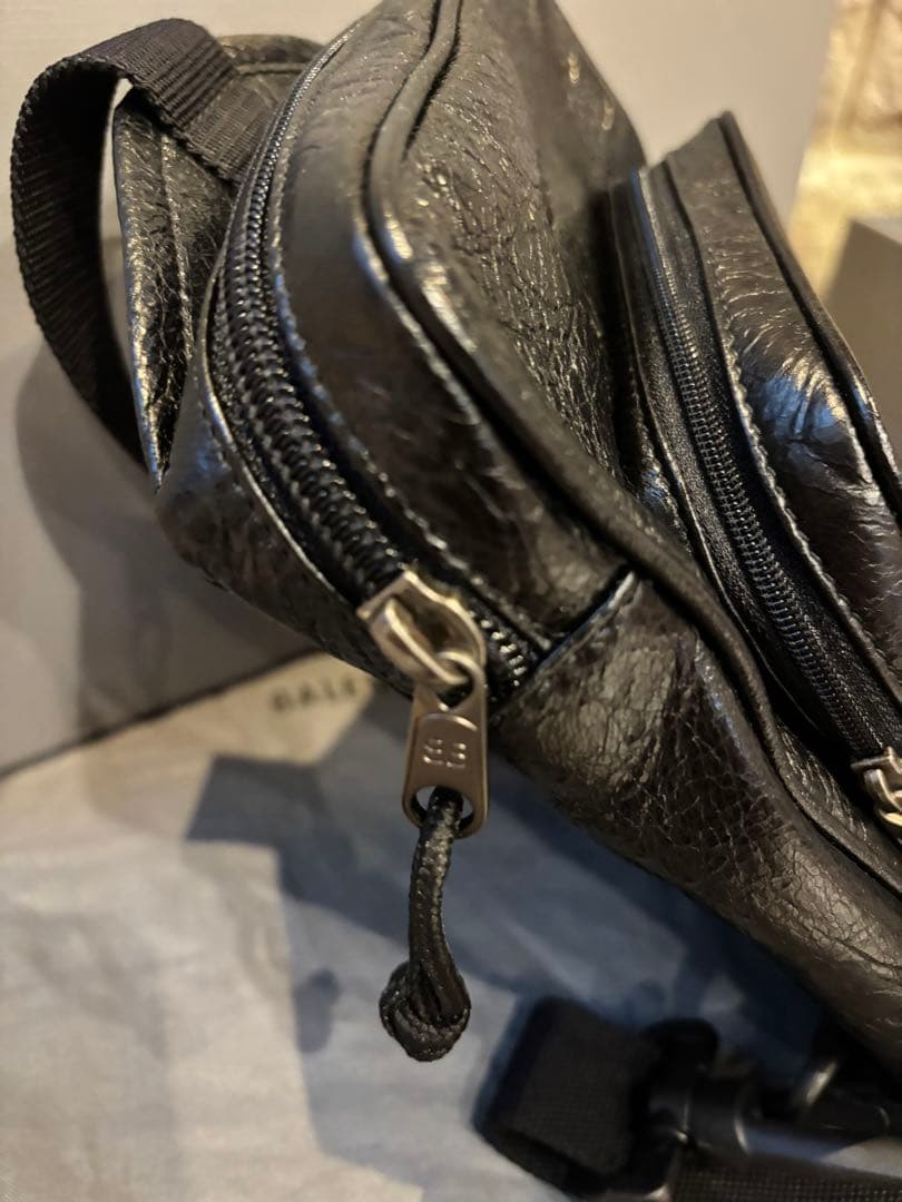 BALENCIAGA ブラックレザーショルダーバッグ