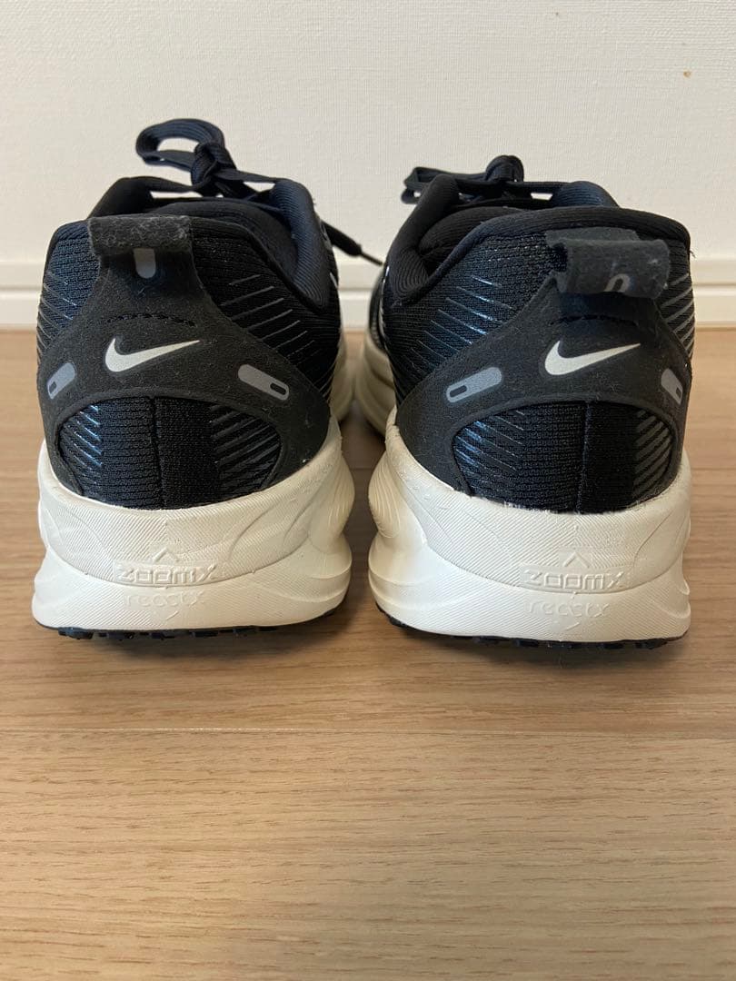 NIKE ナイキ VOMERO18 ボメロ18