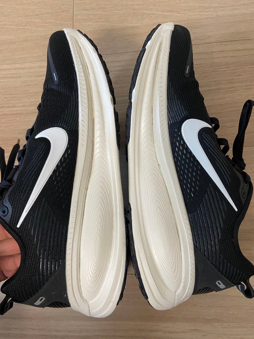 NIKE ナイキ VOMERO18 ボメロ18