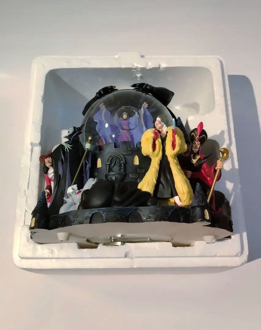 【新品】ディズニーヴィランズ　スノードームフィギュア