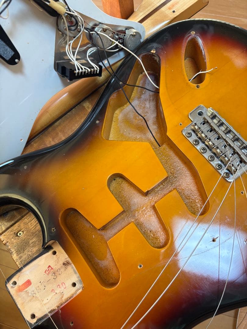 y*0様 Squier SST-33 ストラトフジケン製 Lシリアル1991年