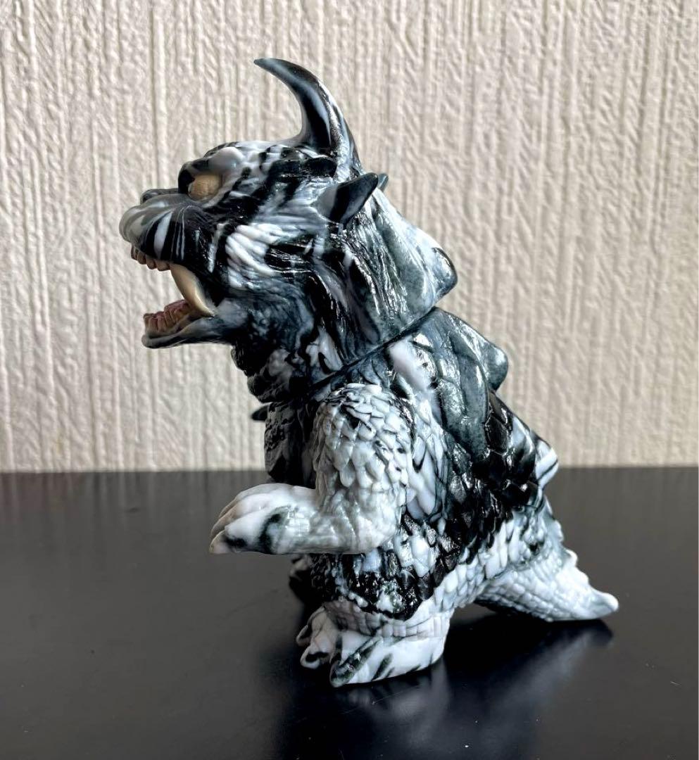 ウルトラCUBE　シカルナ工房　ゴメス　マーブル　ソフビ