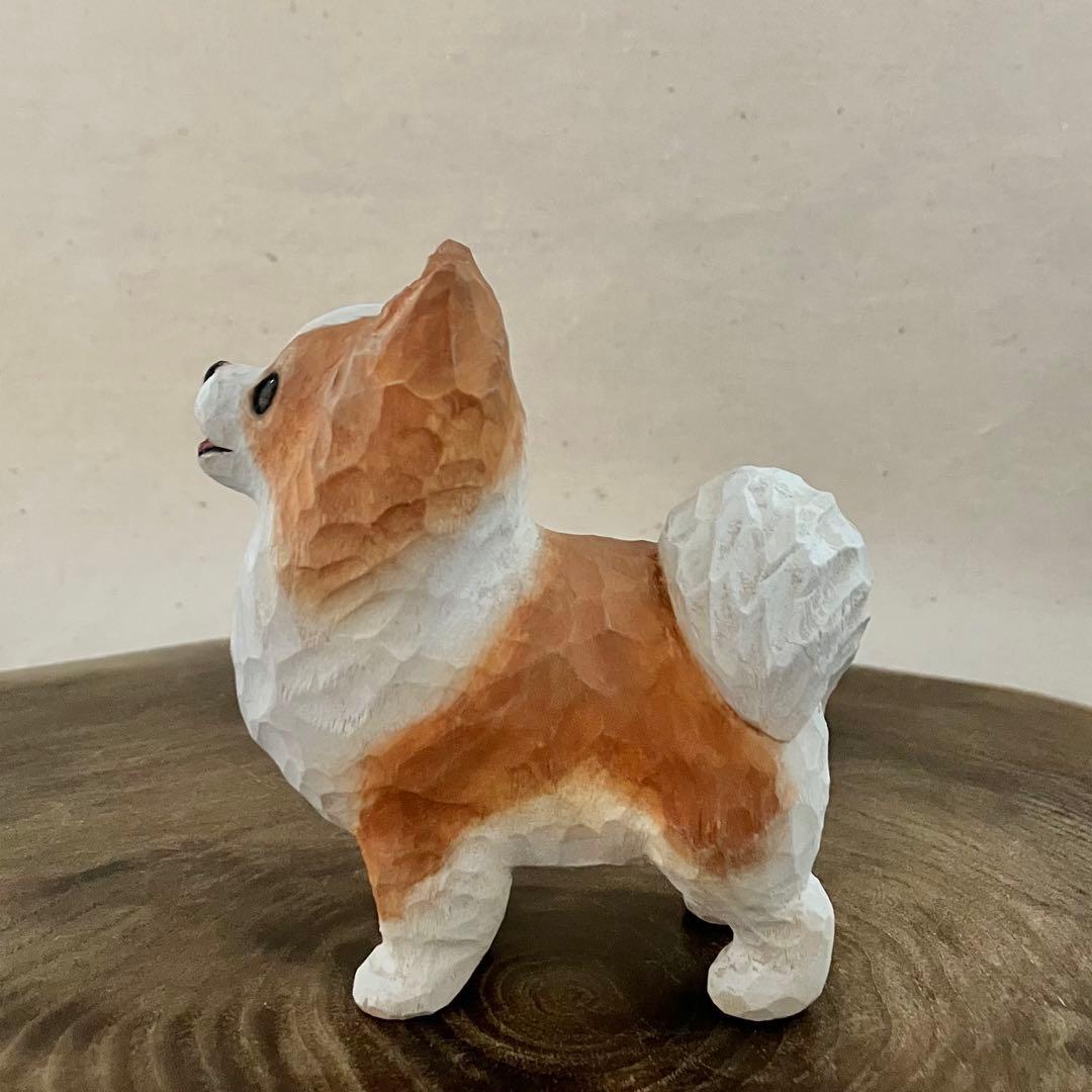 木彫りのチワワ(ホワイト&レッド)