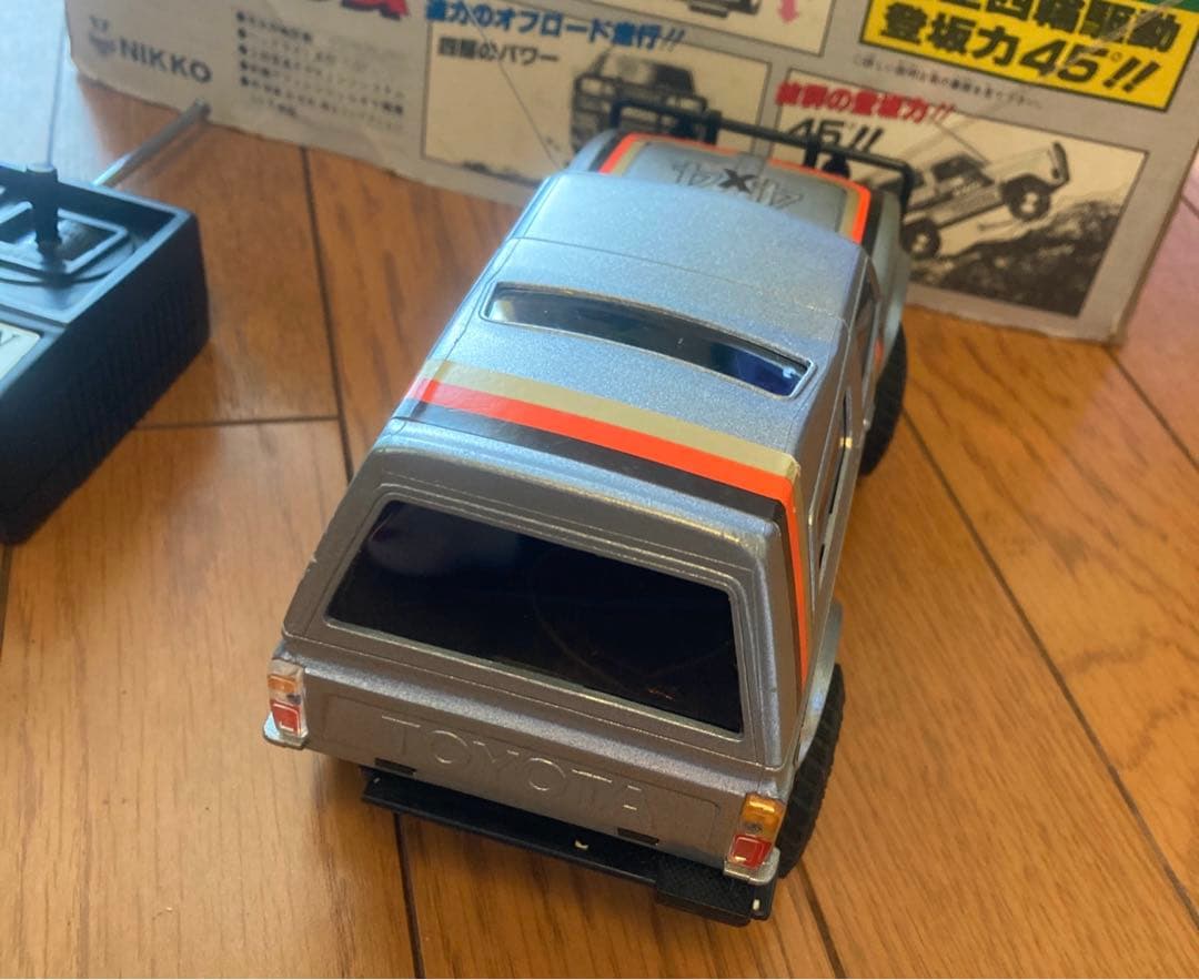 ラジオコントロール TOYOTAHILUX4WDセミデラコン スケール1/20