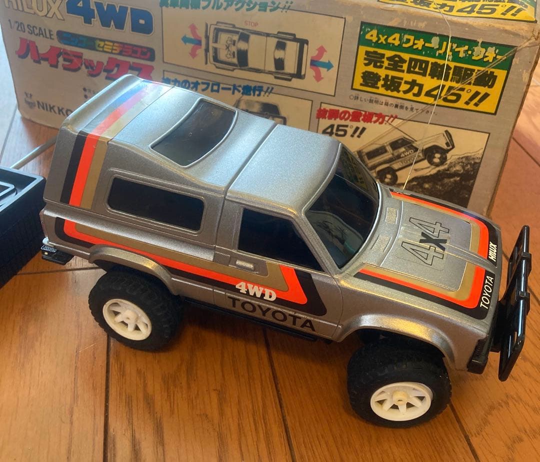 ラジオコントロール TOYOTAHILUX4WDセミデラコン スケール1/20